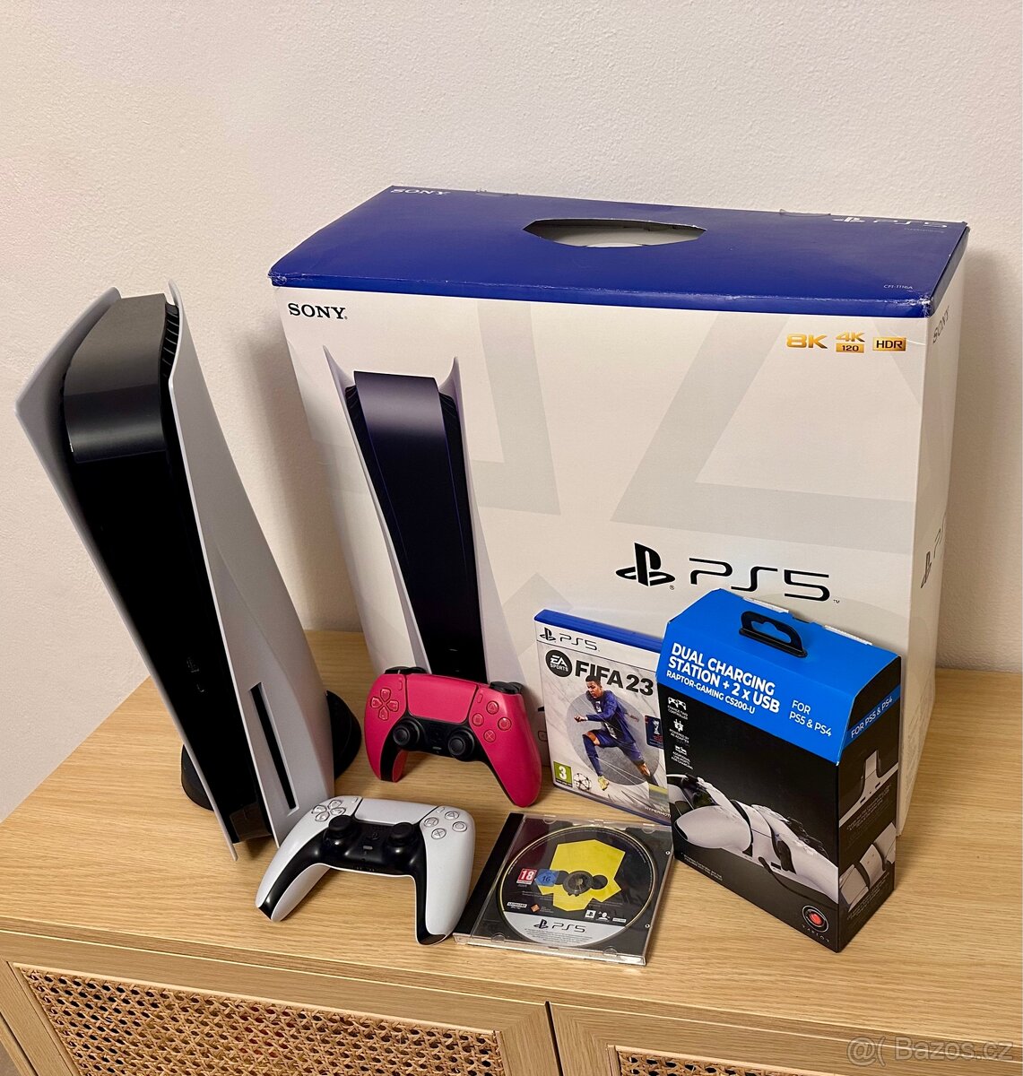 Sony PS5 s mechanikou, top stav, příslušenství