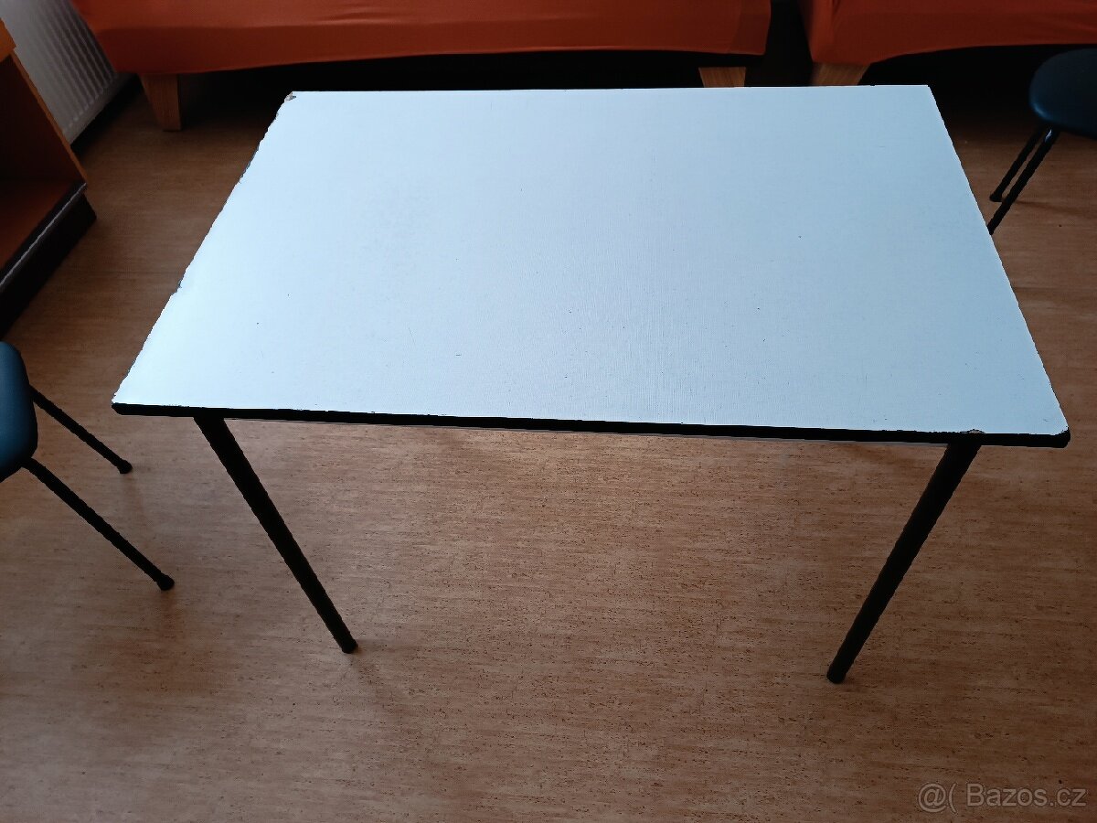 Stůl