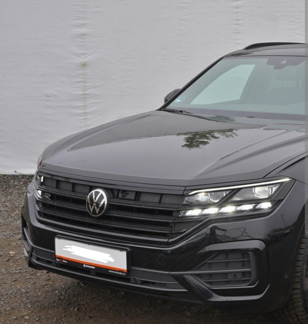 VW Touareg III Touareg 3 RLine maska chladic cierna 760