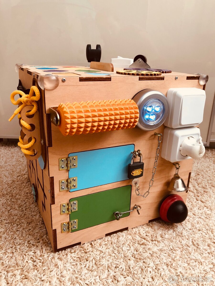 Busyboard aktivity krychle