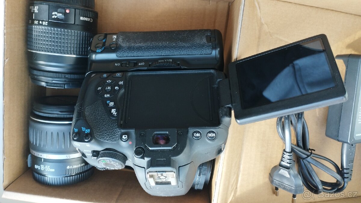 Canon fotoaparát 700D s objektivy