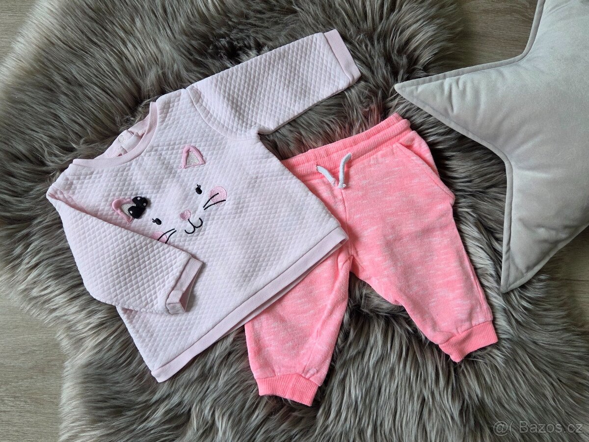 Mikina a tepláčky 62/68