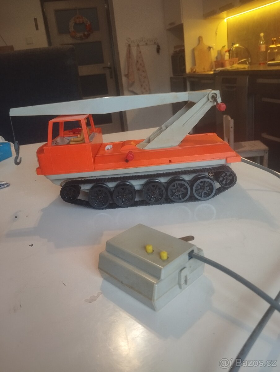 Staré hračky Pásové vozidlo piko mars