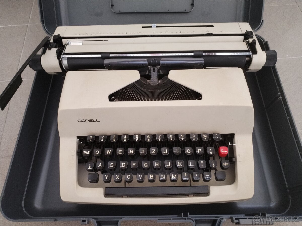 Psací stroj Consul, model 2226