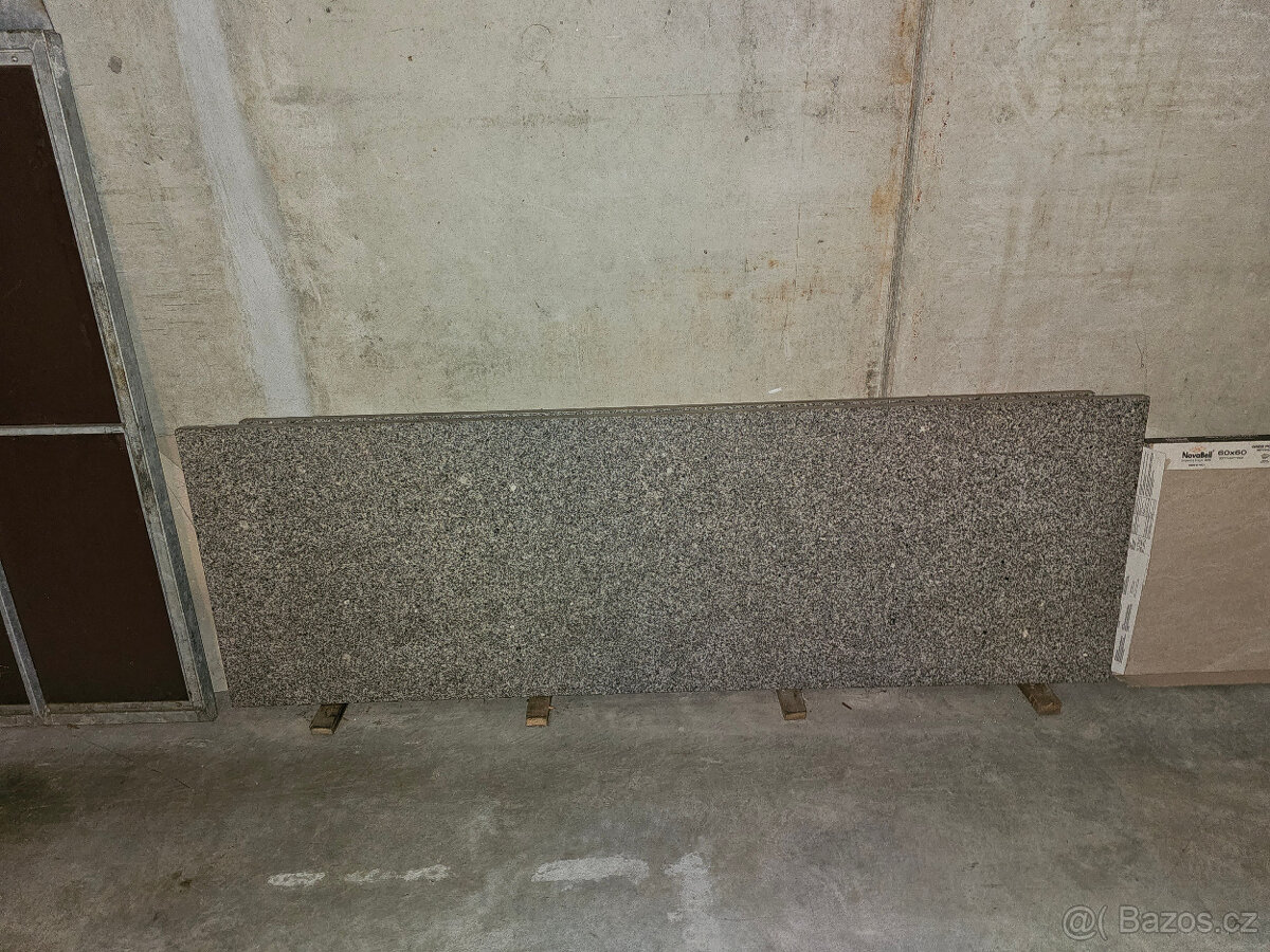 Prodám leštěnou žulovou (granitovou) desku