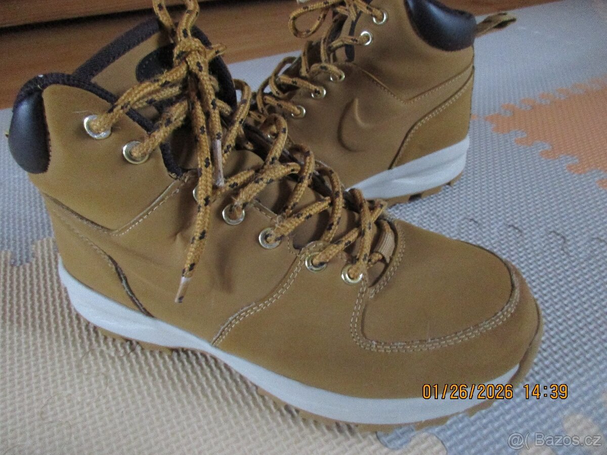 Celoroční boty Zn. Nike