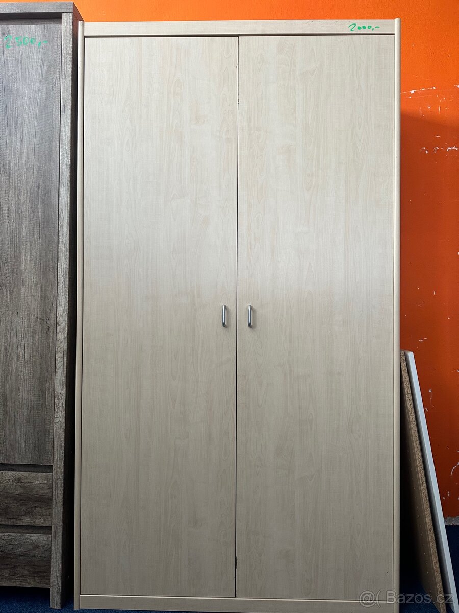 Šatní skříň - světlá