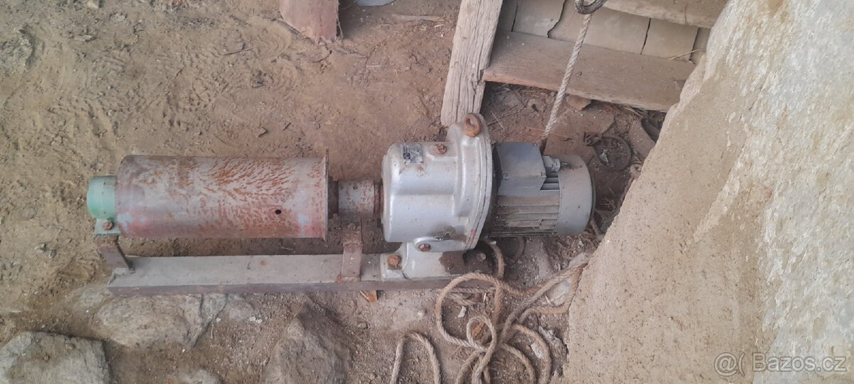 Elektromotor s převodovkou