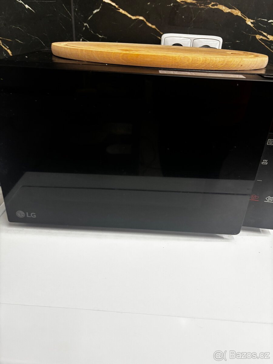 Mikrovlnná trouba LG