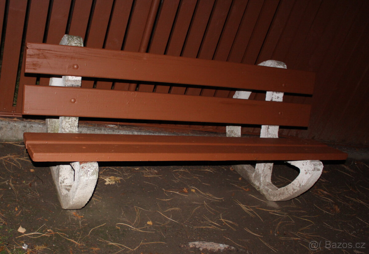 Zahradní lavečka