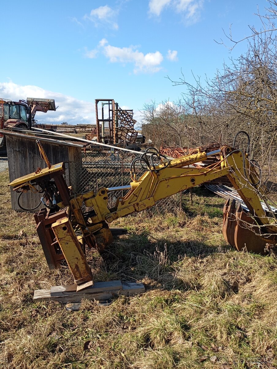 Podkop na smykový nakladač