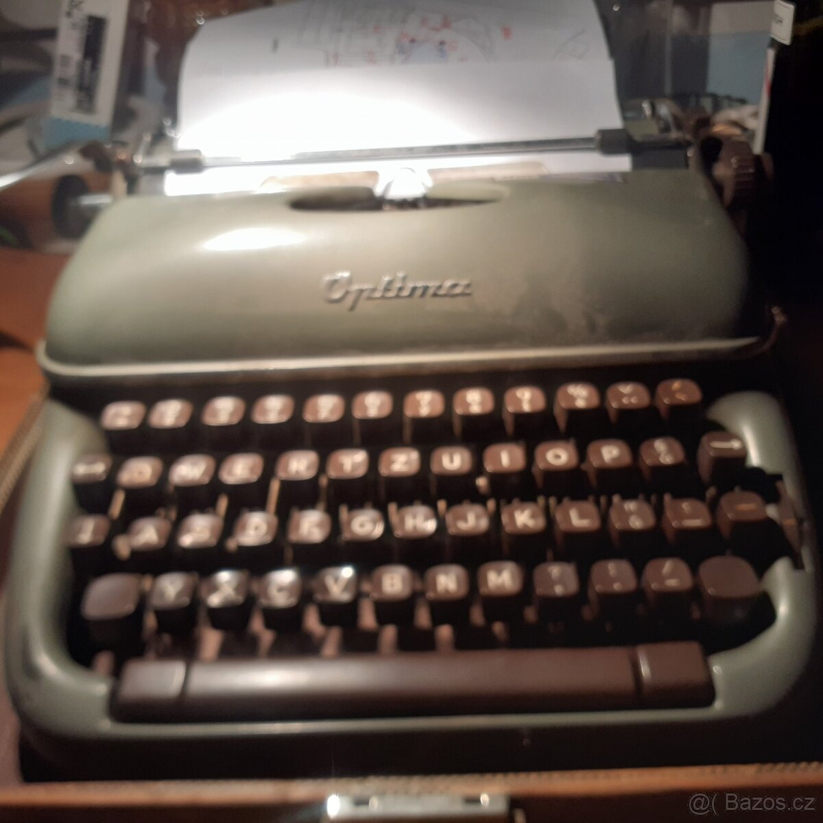 Kufříkový psací stroj Optima