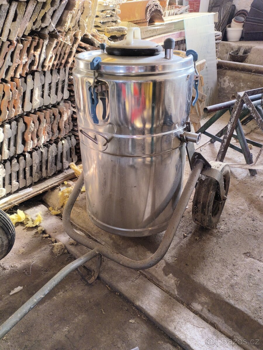 Tank na mléko na 100l s chlazením a ručním vozíkem