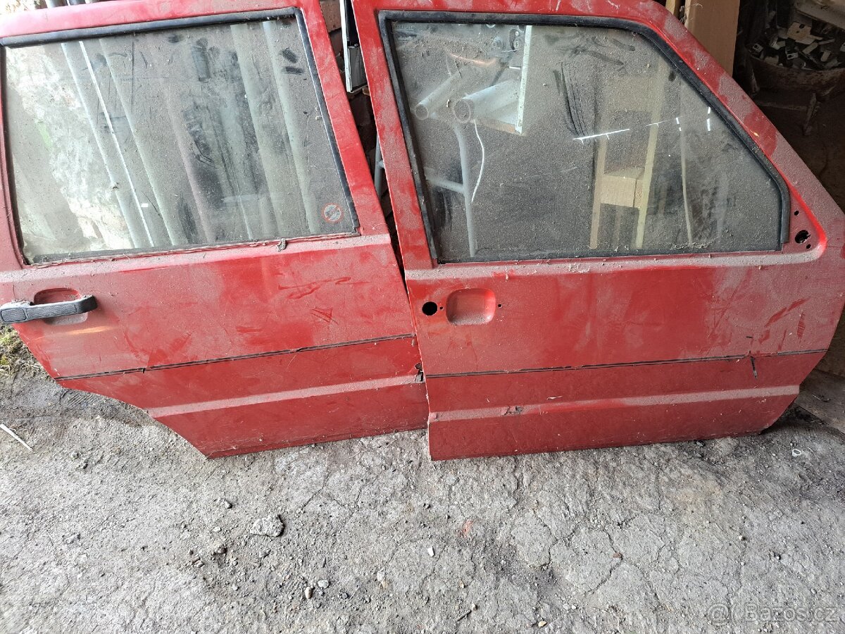Fiat Uno 5dv.dveře pravé zdarma