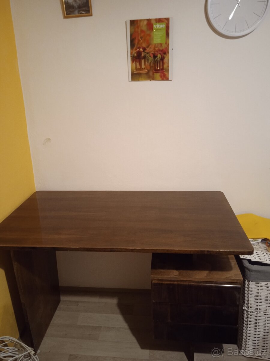 psací stůl