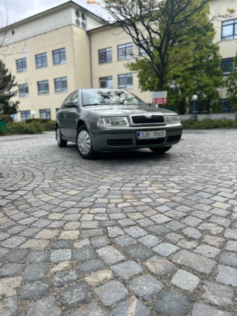 Škoda octavia 1,6 75kw benzín (rok výroby 2003)
