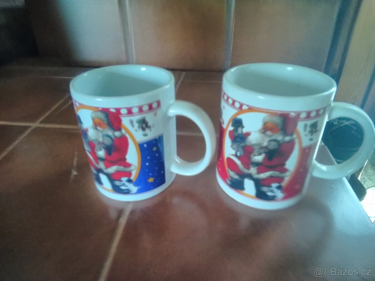 Prodám 2 hrnky se-Santa Klausem