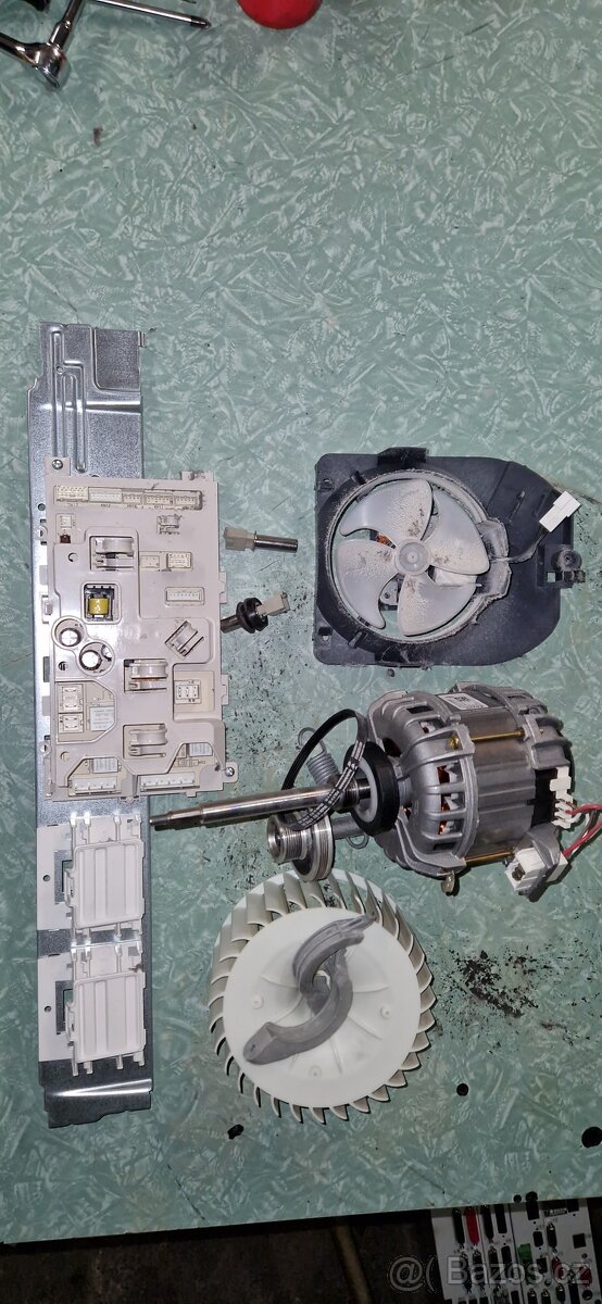 Náhradní díly ze sušičky Beko DPY 8506 GXB1