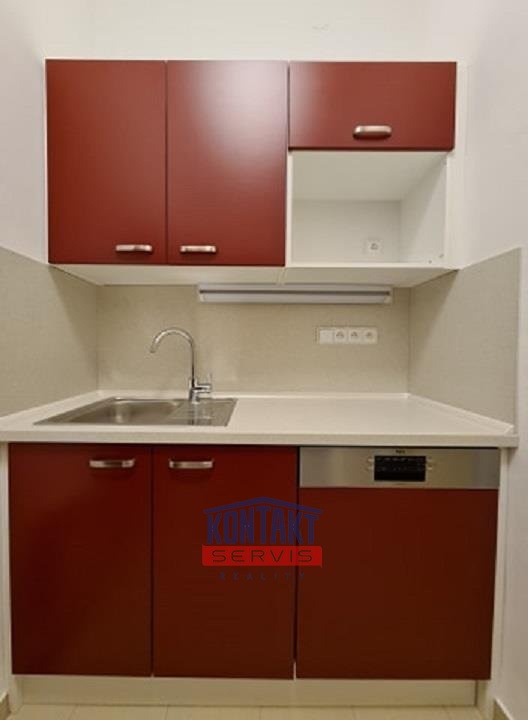 Pronájem bytu 3+1 přímo na náměstí Přemysla Otakara II, v Če