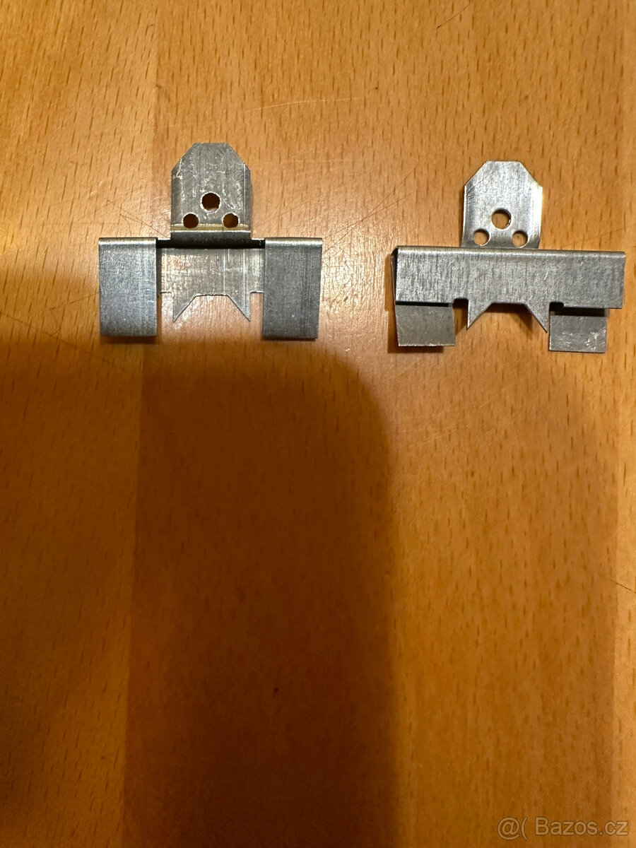 Železná úchytka (klip, sponka) na palubky