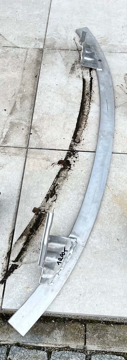 Tesla model 3 přední  výztuha