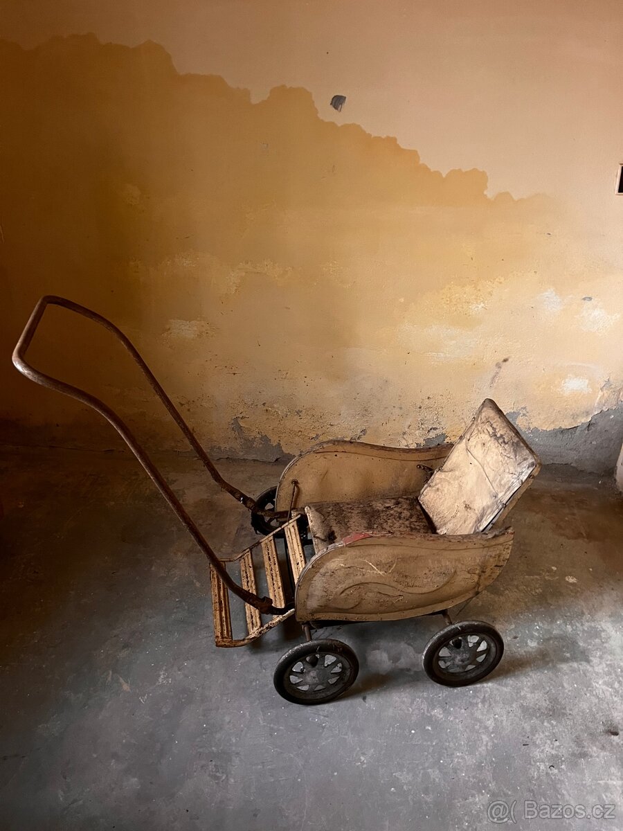 Starožitný kočárek