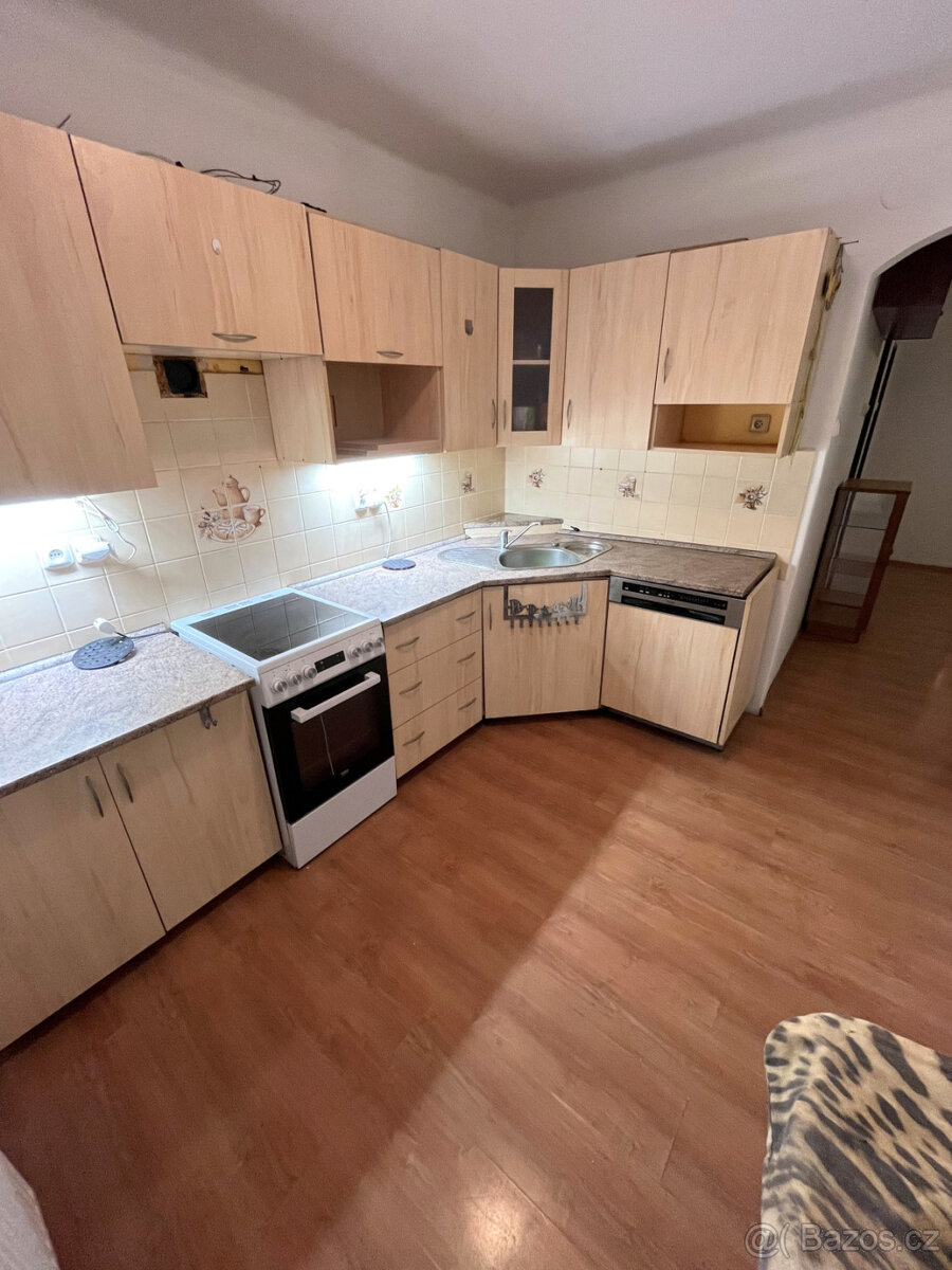 Pronájem bytu 4+1/L,109 m2, Velvary, okr.Kladno, 2.NP, cihla