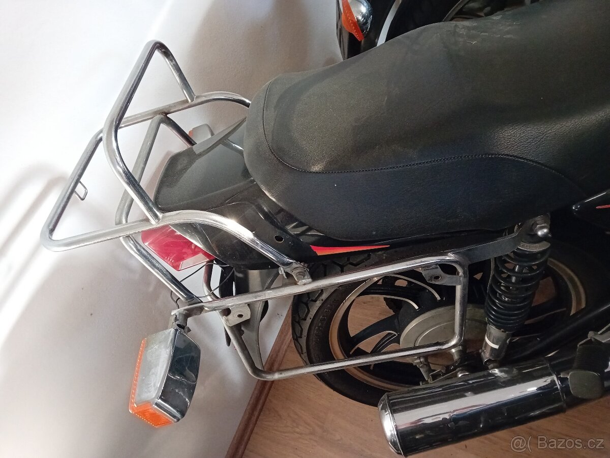 Yamaha XJ 550, nosič kufrů a kufry