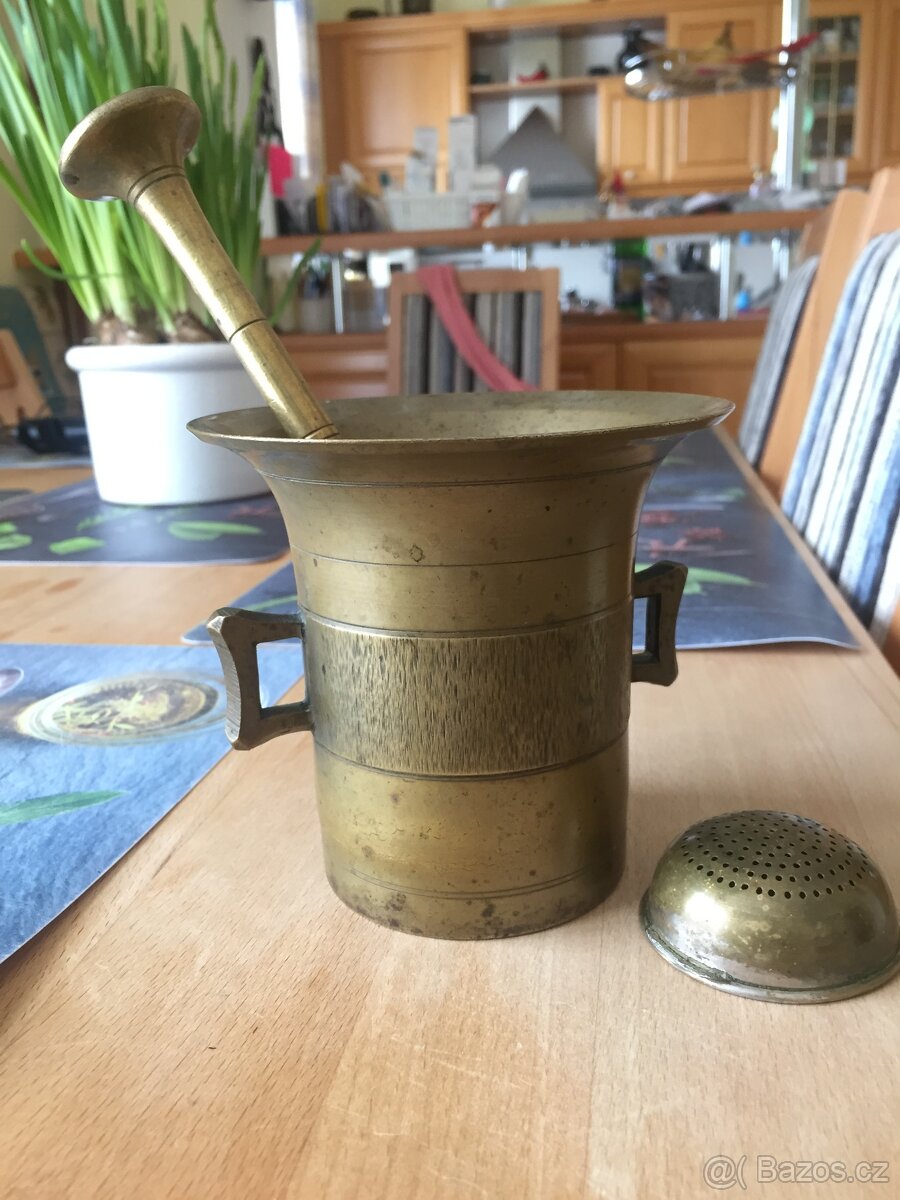 Hmoždíř mosazný se sítkem a tloukem