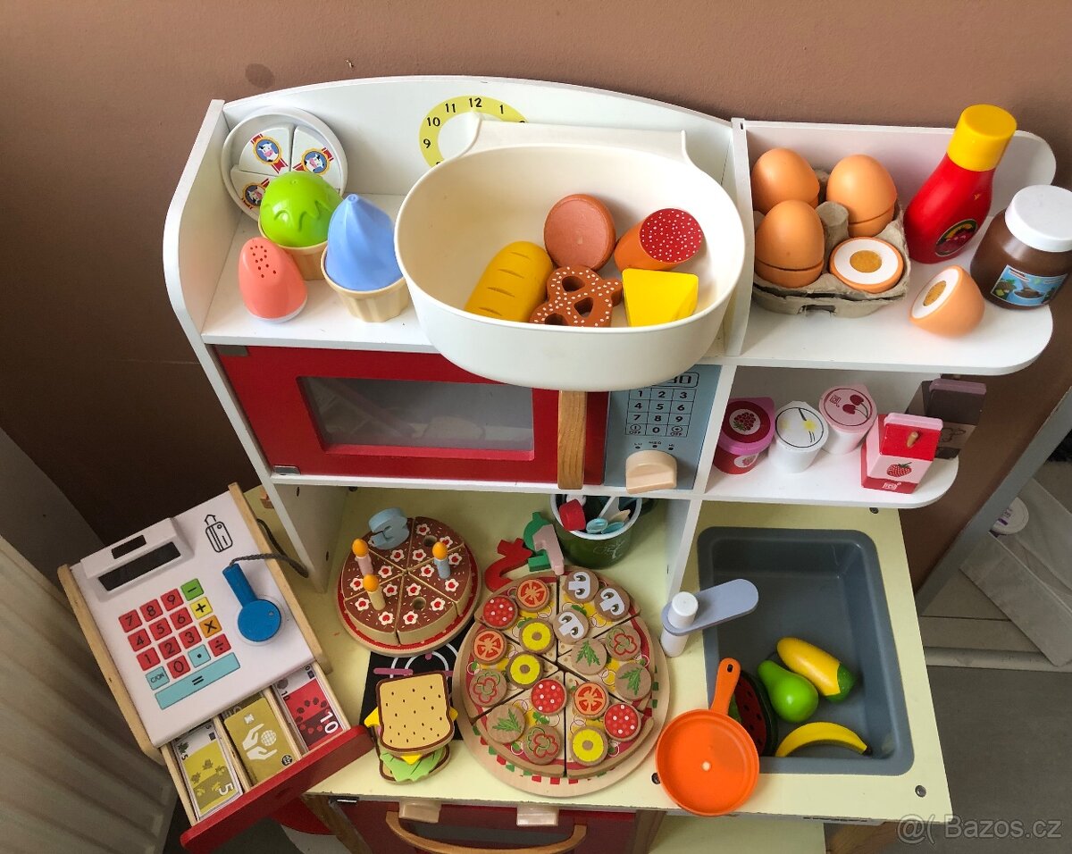 Dětská kuchyňka s příslušenstvím