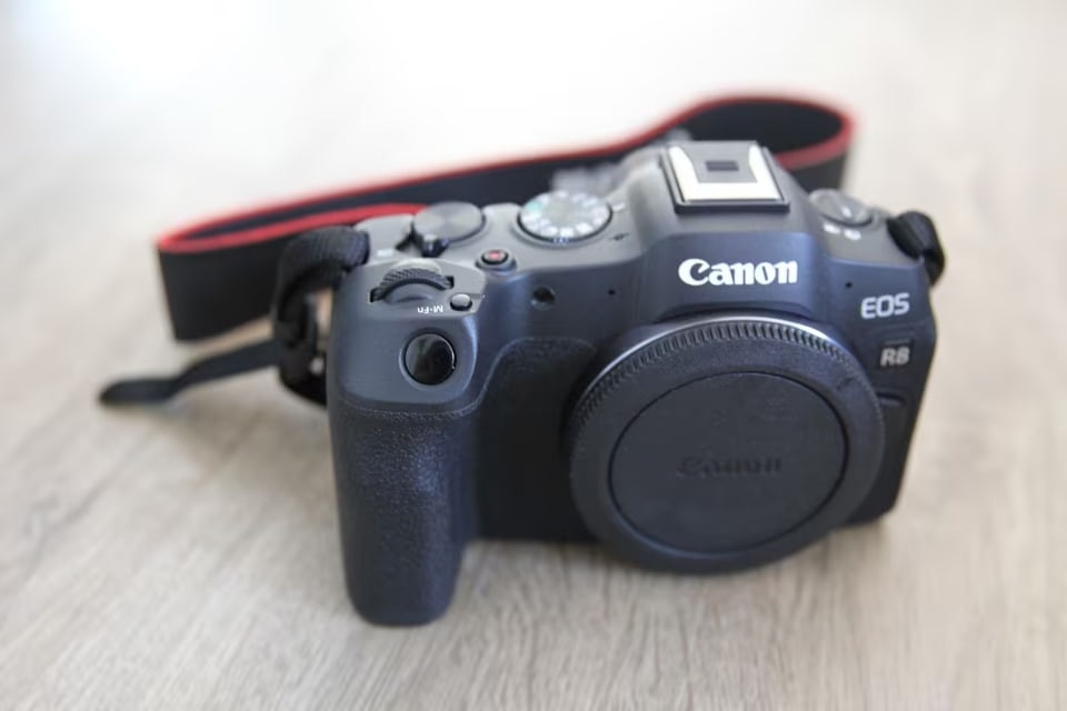 Canon EOS R8