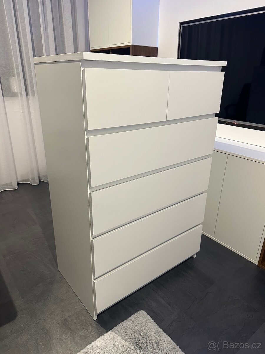 komoda a noční stolek IKEA MALM