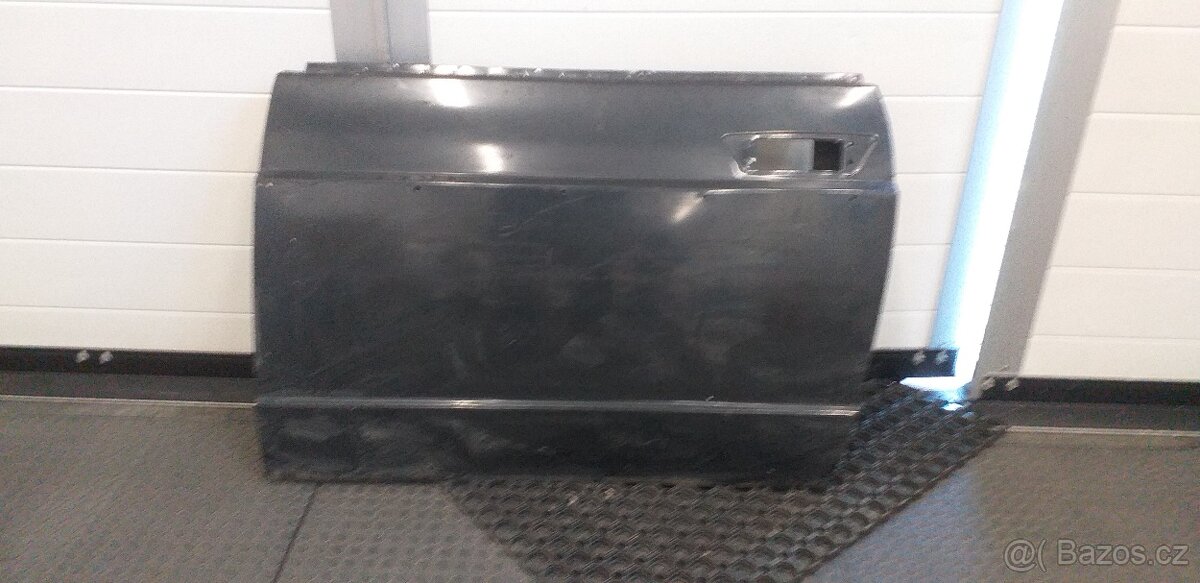 Tatra 613 - levé zadní dveře