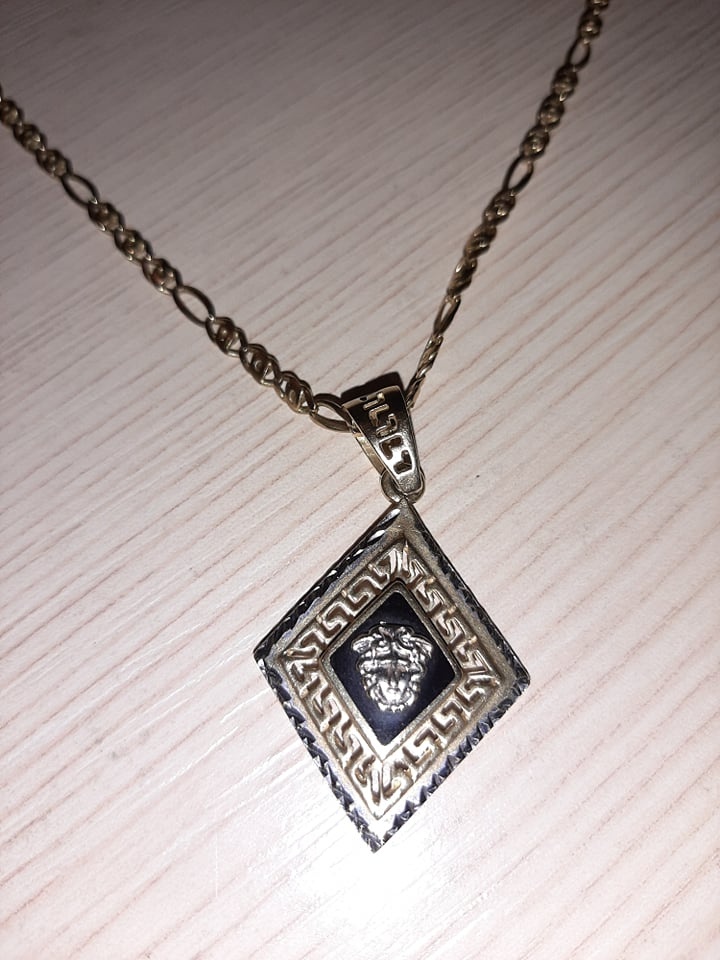 Zlatý řetízek s přívěskem