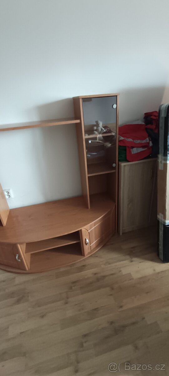Prodám stolek pod TV