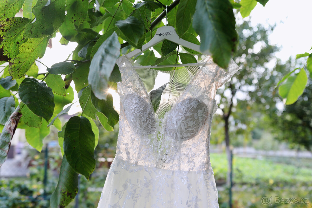 Svatební šaty