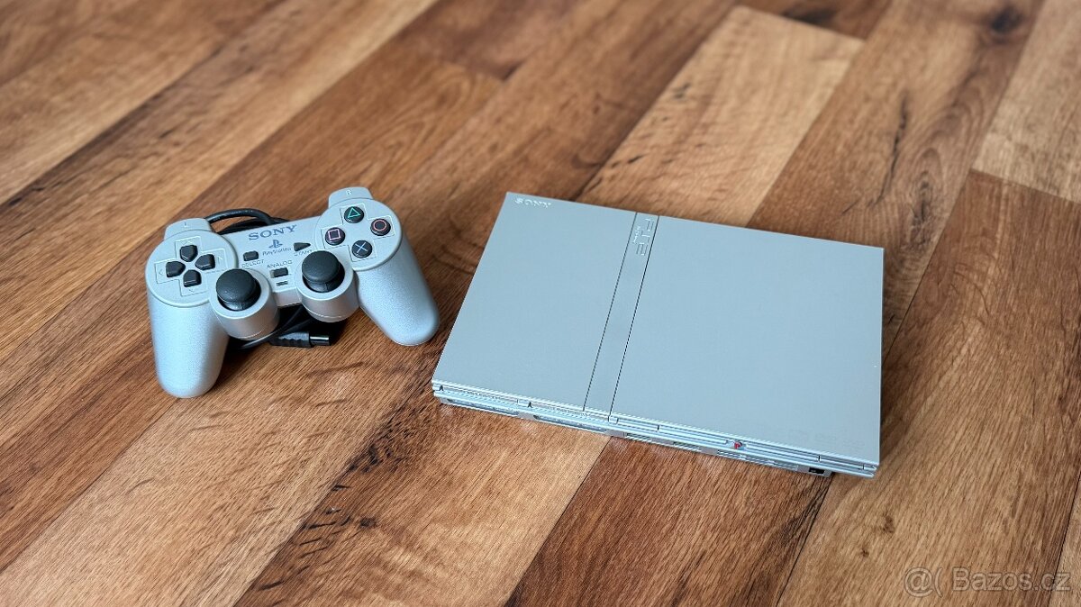 Sony Playstation 2 Slim (SCPH-75004) stříbrná