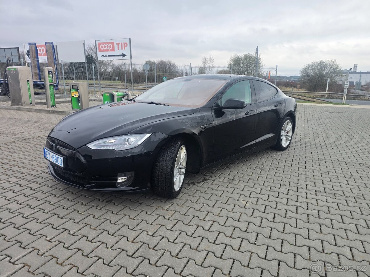 Tesla Model S P85 Free Supercharger