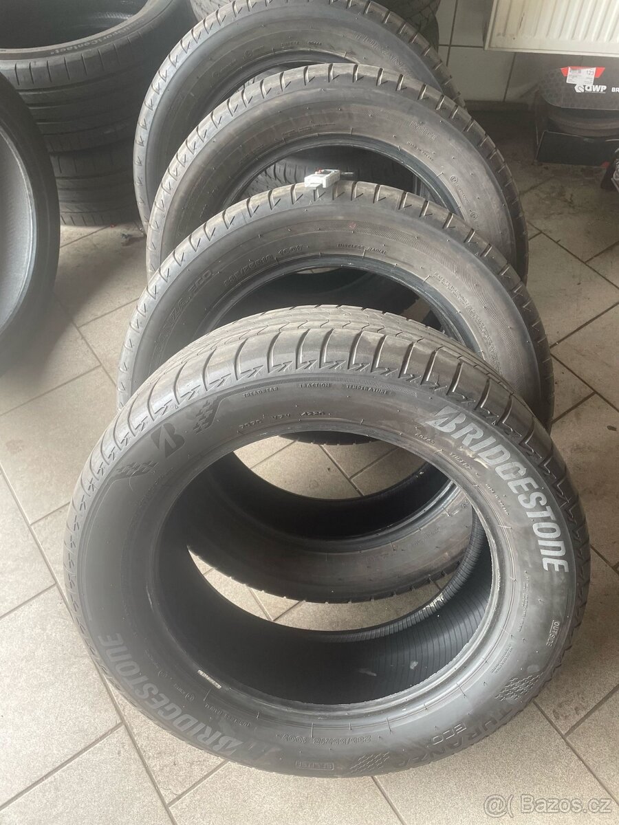 4x letní Bridgestone 235/55 R18 100V
