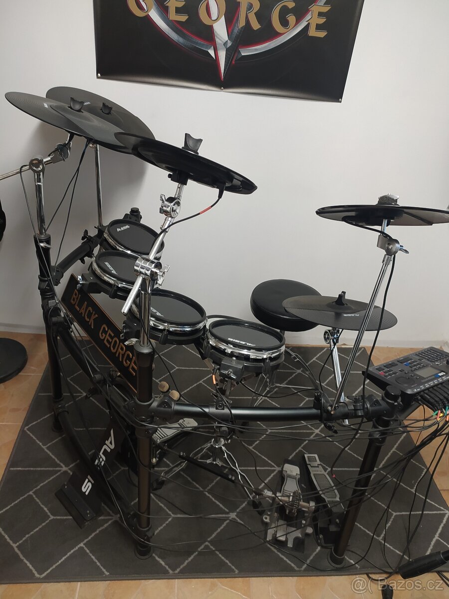 ALESIS DM 10 + dvojšlapka YAMAHA DFP 880 + REPRO 200 W