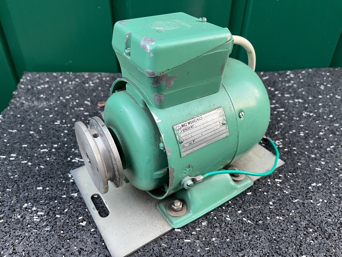 Asynchronní motor MEZ Mohelnice 120W
