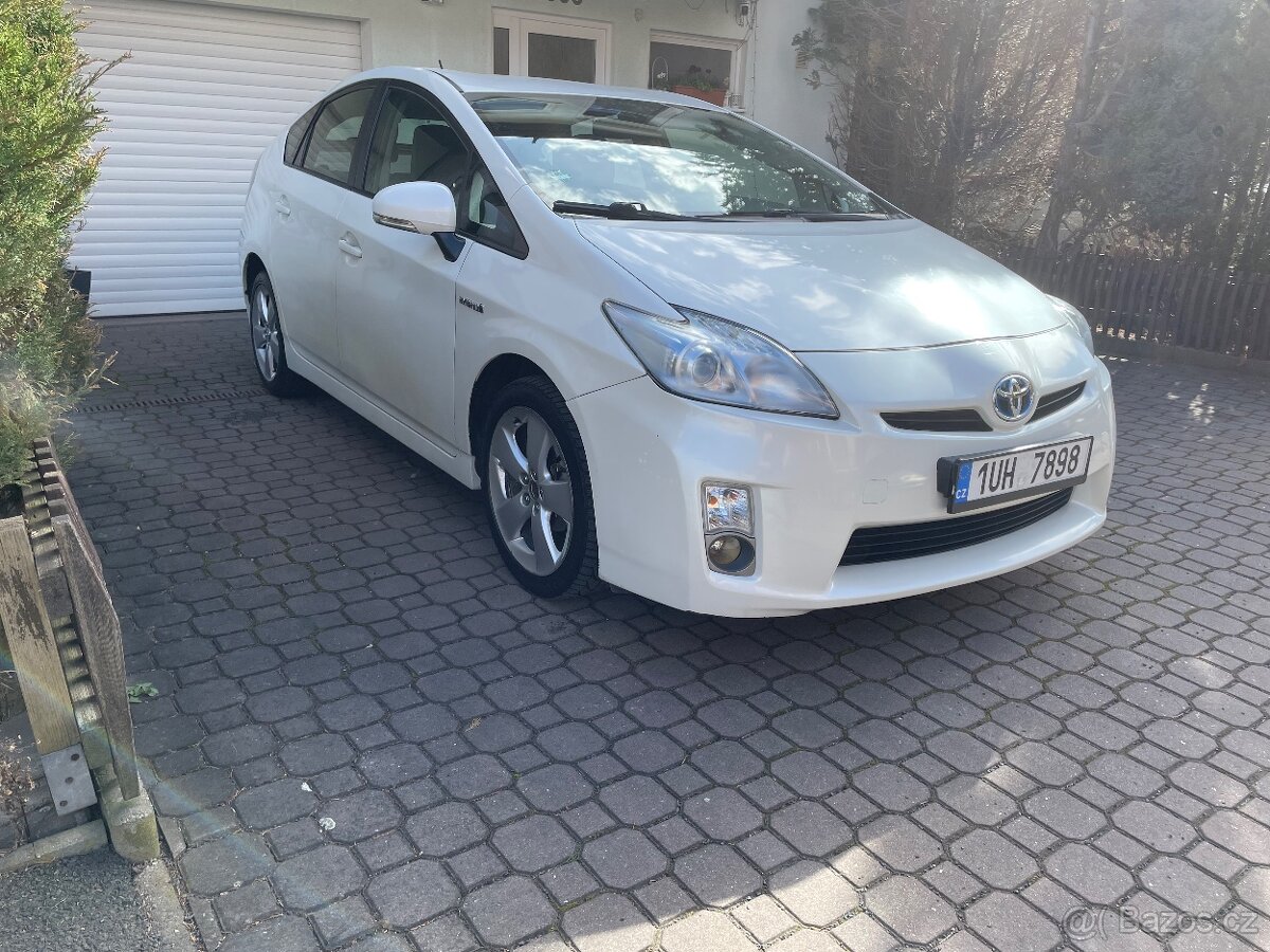 Toyota Prius, 3GEN 1.8 HYBRID Automat, platná STK. RV 2009