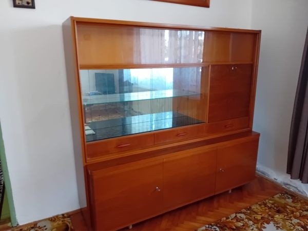 SEKRETÁŘ-SKŘÍNĚ-TOALETKA kus 500,-Kč