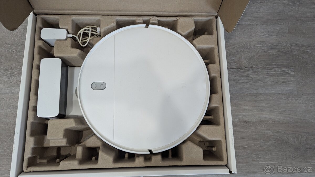 Robotický vysavač Xiaomi Mi Robot Vacuum-Mop Essential