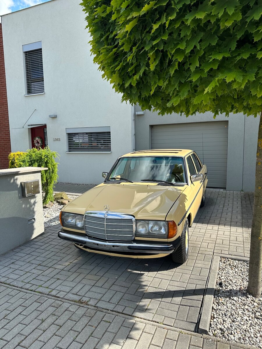 Mercedes-Benz W123 240D