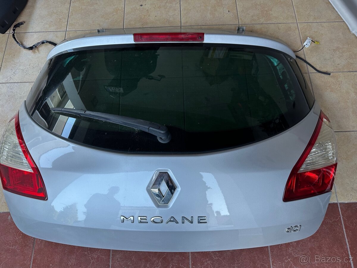 Reneaul Megane III 5 dveře víko kufru.