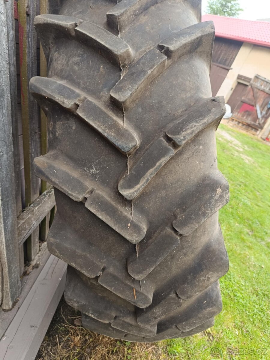 Zadní gumy 2 kusy zetor 30...40...