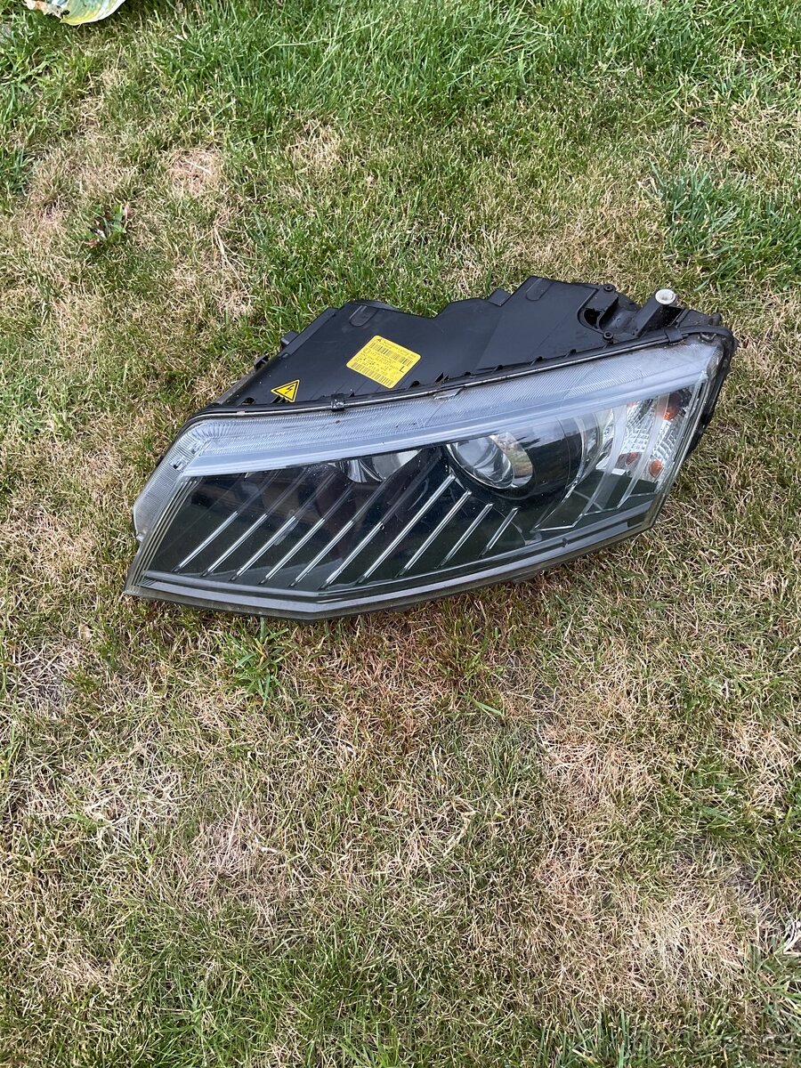 Levý světlomet ŠKODA OCTAVIA 3 RS