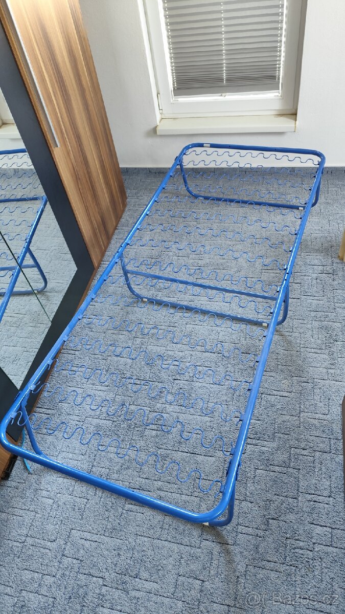 Skládací postel