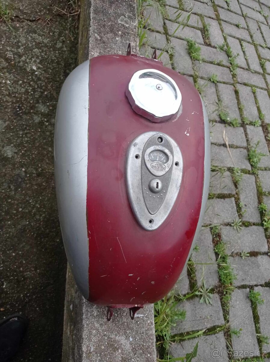 Jawa nádrž z ampérmetrem